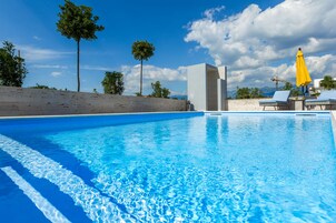 Piscina externa sazonal