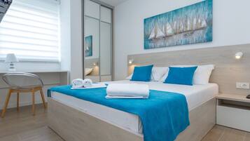 Superior-Apartment, 2 Schlafzimmer, Terrasse (C2a) | Verdunkelungsvorhänge, Bügeleisen/Bügelbrett, kostenloses WLAN