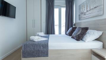 Habitación doble superior, balcón | Cortinas blackout, tabla de planchar con plancha y wifi gratis
