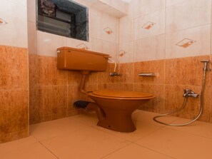 Chambre double ou avec lits jumeaux | Salle de bain | Articles de toilette (gratuits), serviettes fournies