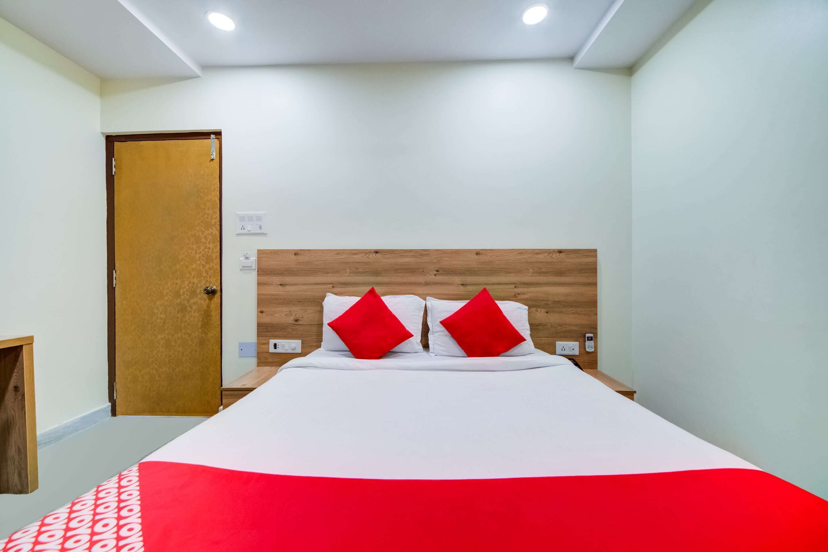 standard double room | bed sheets