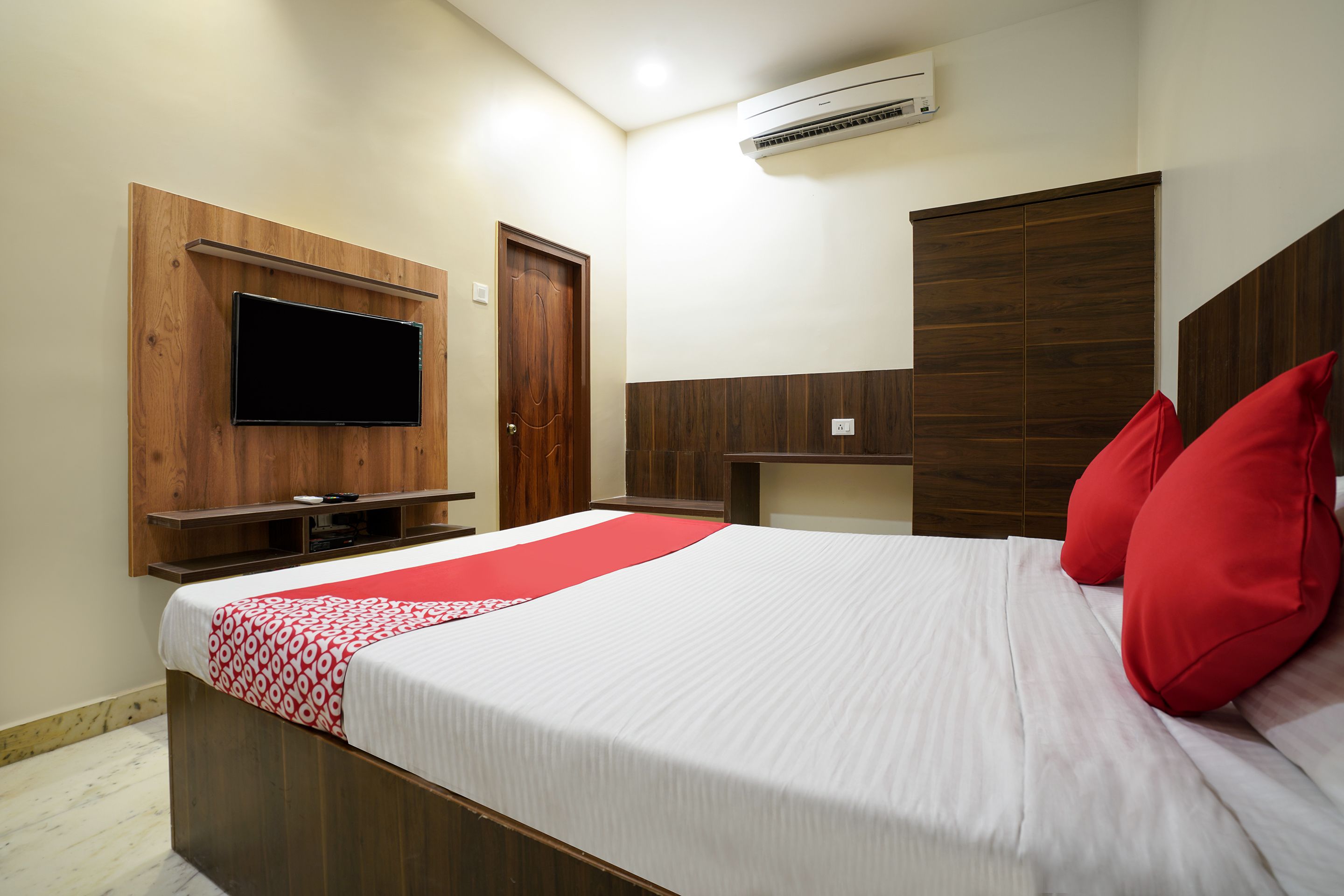 standard double room | bed sheets