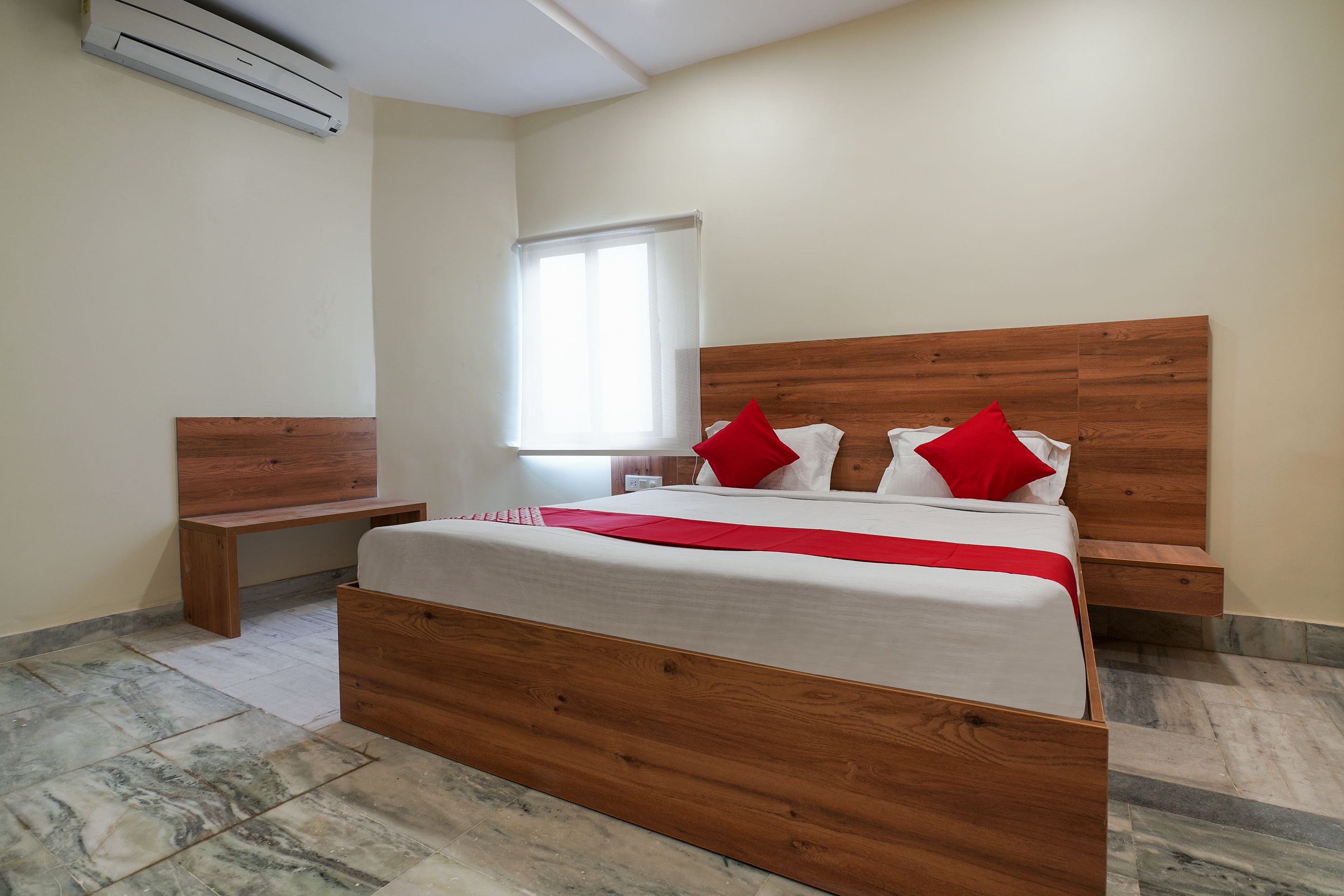 standard double room | bed sheets