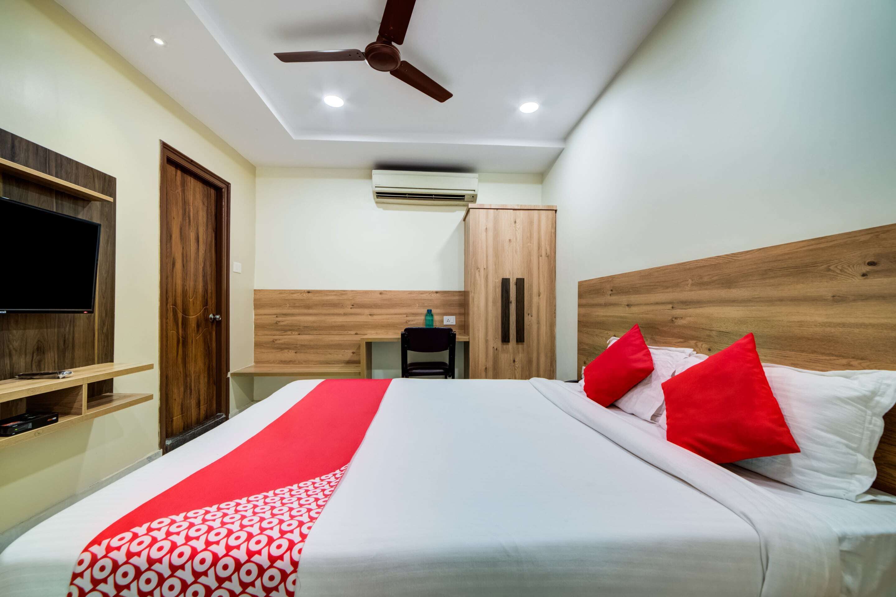 standard double room | bed sheets