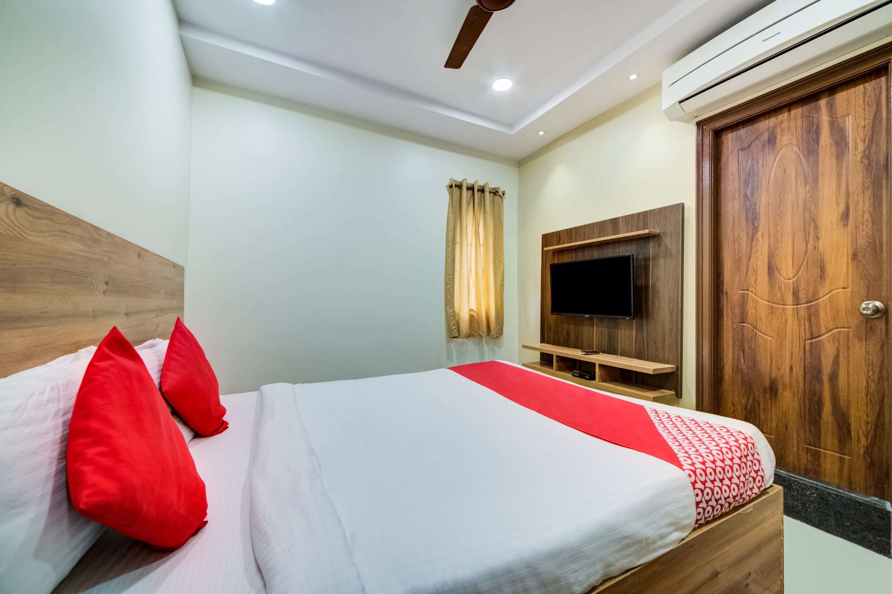 standard double room | bed sheets