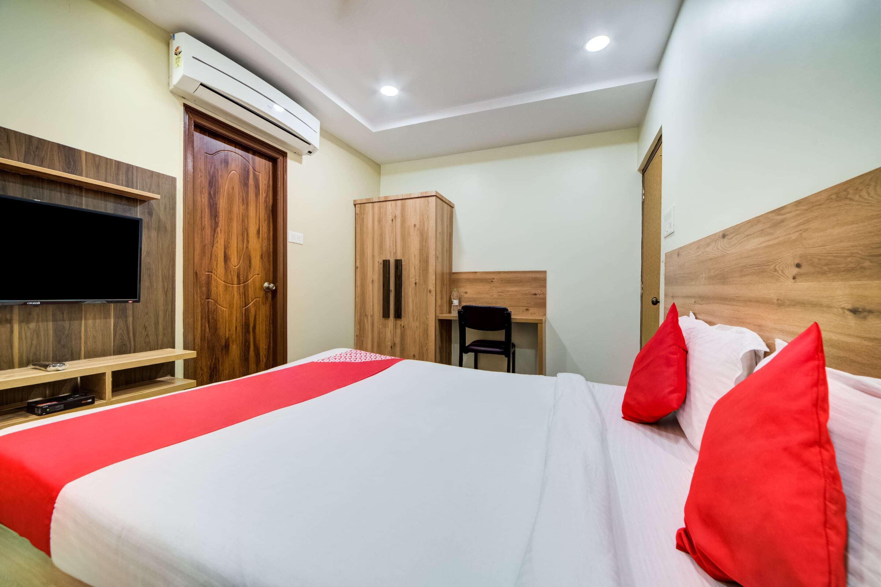 standard double room | bed sheets