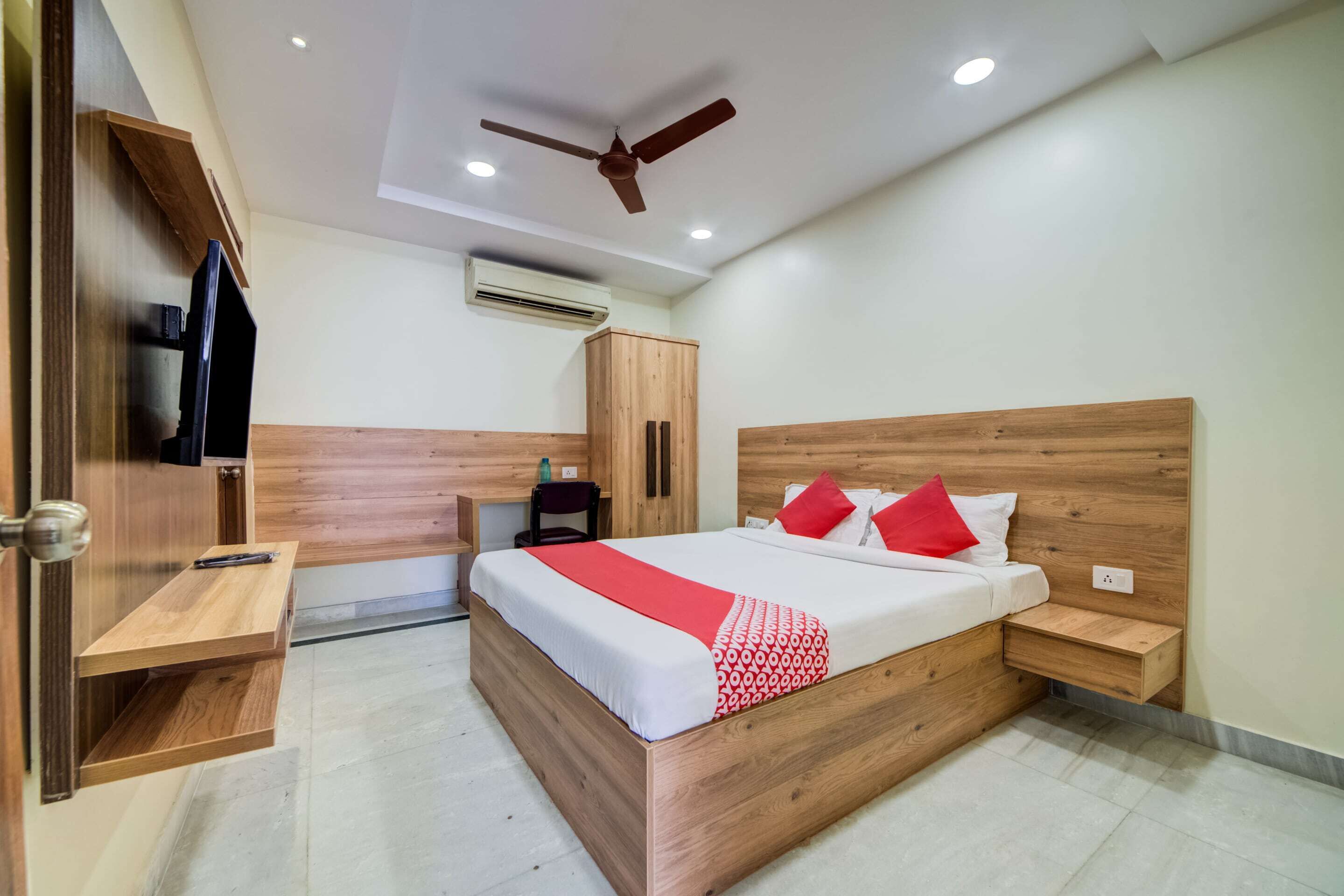 standard double room | bed sheets