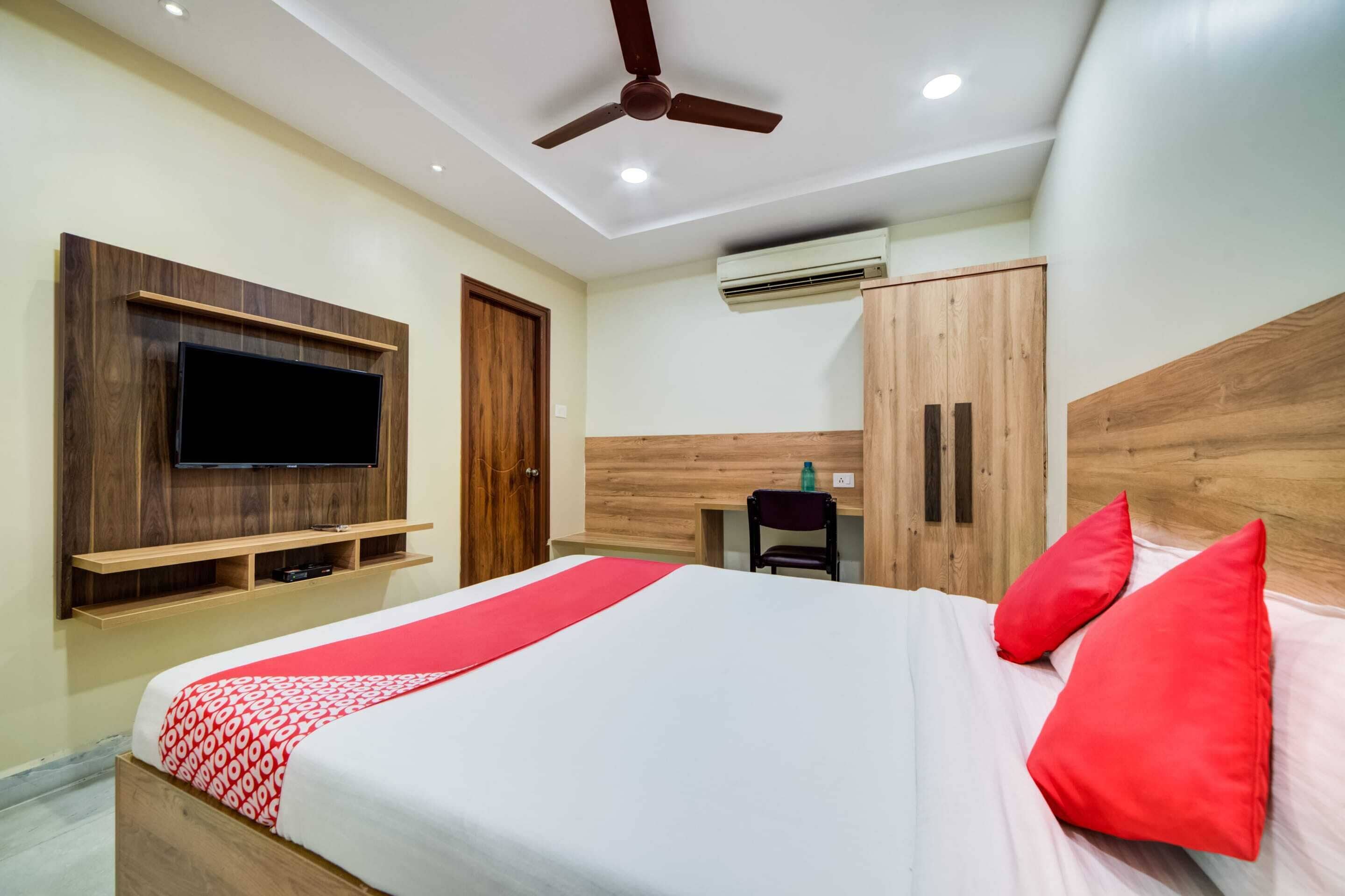 standard double room | bed sheets