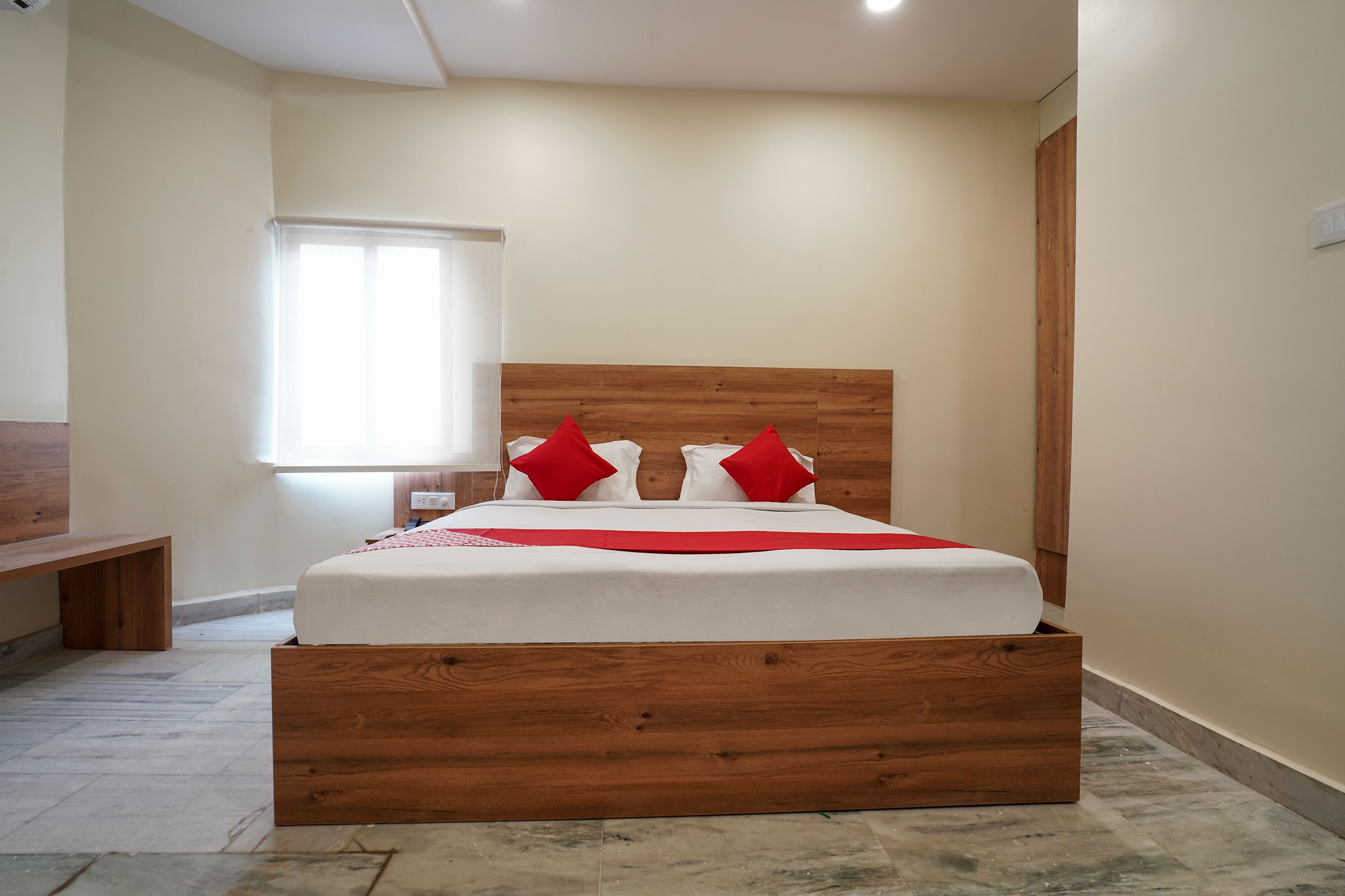 standard double room | bed sheets