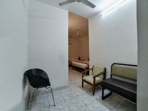 Double or Twin Room | Living room
