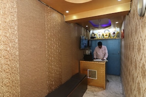 Reception - OYO 18490 Hotel Jagannath International (Barakpur)