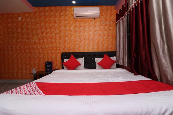 Basic Double Room | Bed sheets - OYO 18490 Hotel Jagannath International (Barakpur)