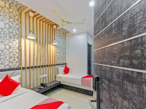 Double or Twin Room | Bed sheets - Capital O 23322 Hoysala Inn (Hyderabad)