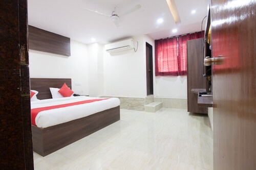 OYO 22907 Hotel Holiday