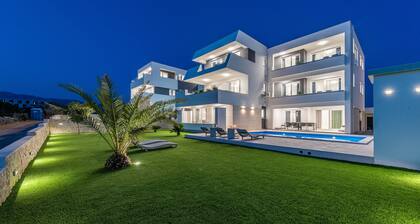 Apartments & Rooms Pool Villas Maris