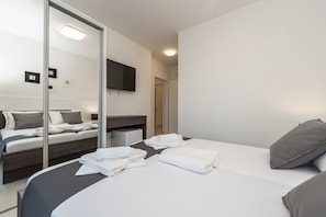 1 bedroom, in-room safe, free WiFi, bed sheets