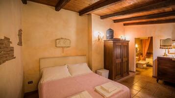 Con stile personalizzato, con arredamento individuale, postazione laptop