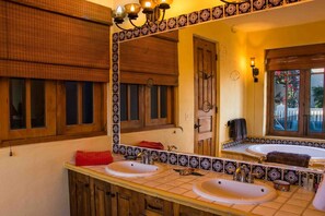 Separate bathtub and shower, free toiletries, towels