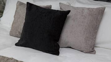 Elberry (Sea View) | Soundproofing, iron/ironing board, free WiFi, bed sheets