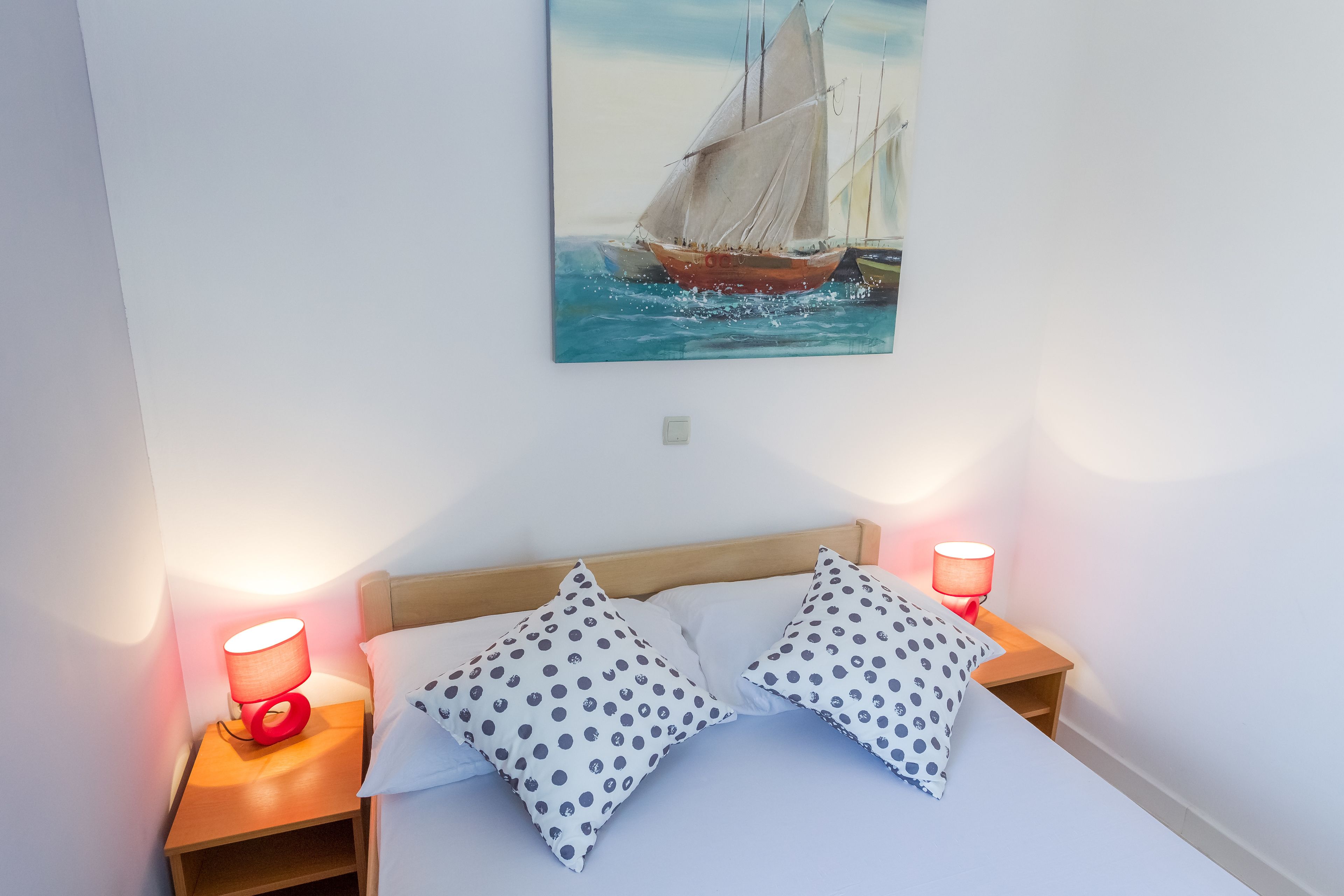 WiFi (free), bed sheets