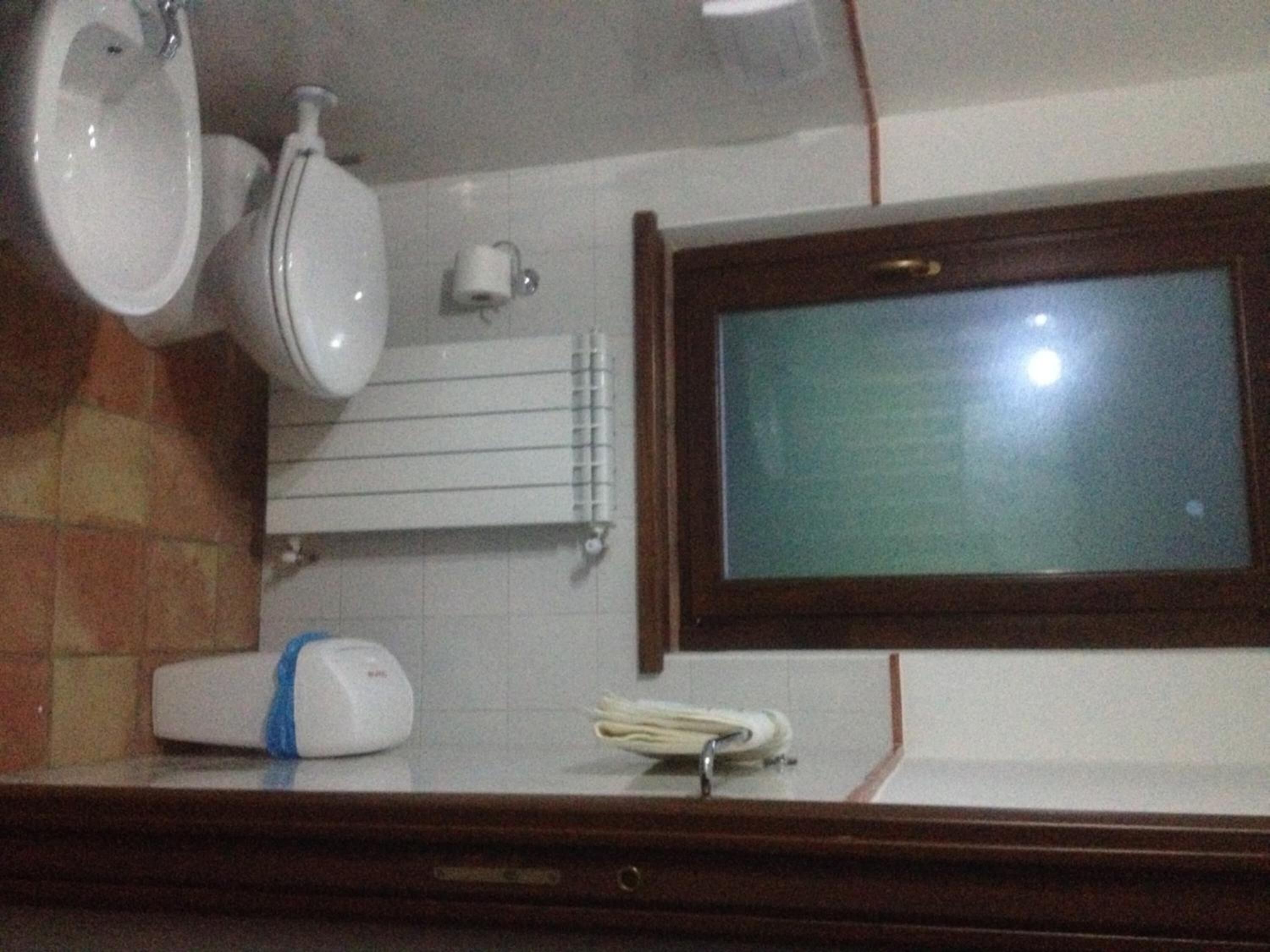 A bathroom with a toilet, bidet, and sink.