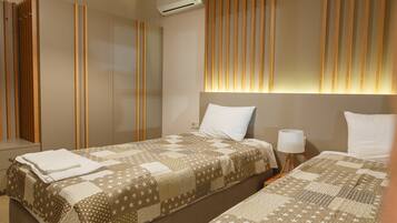 ستائر تعتيم وتجهيزات عازلة للصوت وواي فاي مجانًا وملاءات أسرّة