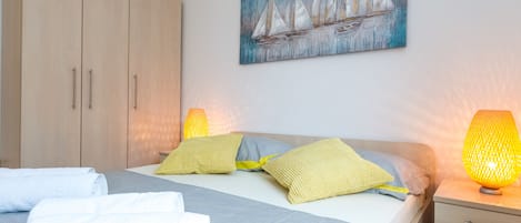 Ameublement unique, fer et planche Ă repasser, accĂšs au Wi-Fi (inclus)