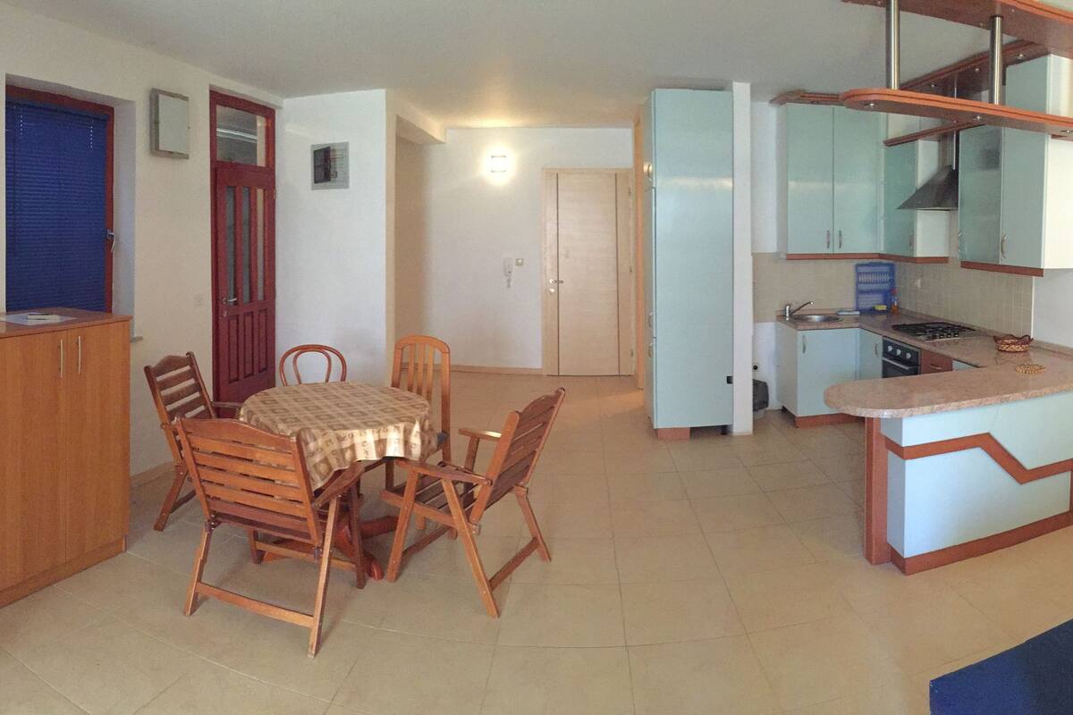 Comfort Apartment, 1 Bedroom, Non Smoking, Patio (A1) | Ruang tamu | 32 inci televisyen skrin rata dengan kabel 