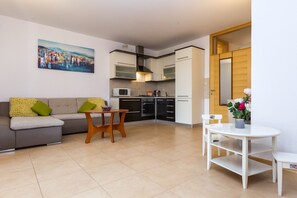 32-inch flat-screen TV with cable channels - Maru Apartments (Novalja)