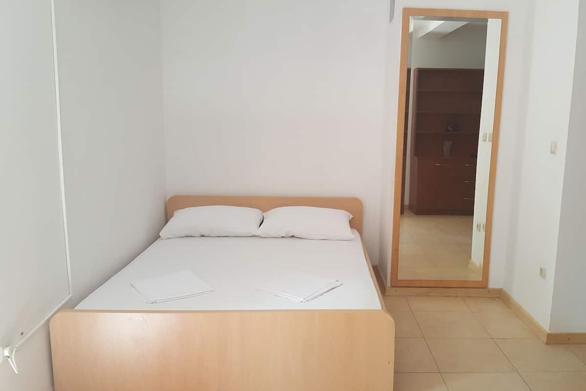 Comfort Apartment, 2 Bedrooms, Garden View, Ground Floor (A2) | Wi-fi percuma, dilengkapkan perabot secara berasingan, cadar katil 
