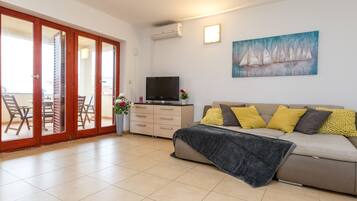 تلفزيون بشاشة مسطحة