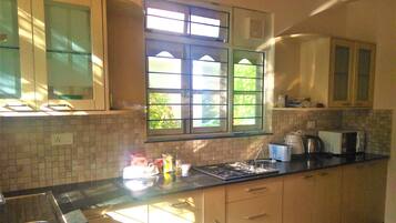 Comfort-Villa, 4 Schlafzimmer | Eigene Küche | Kühlschrank, Mikrowelle, Kochgeschirr/Geschirr/Besteck