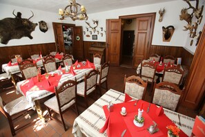 Tägliches Frühstücksbuffet gegen Gebühr