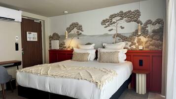 Chambre Lit King-Size Supérieure avec Terrasse | Roupas de cama premium, camas Select Comfort, individualmente decorados