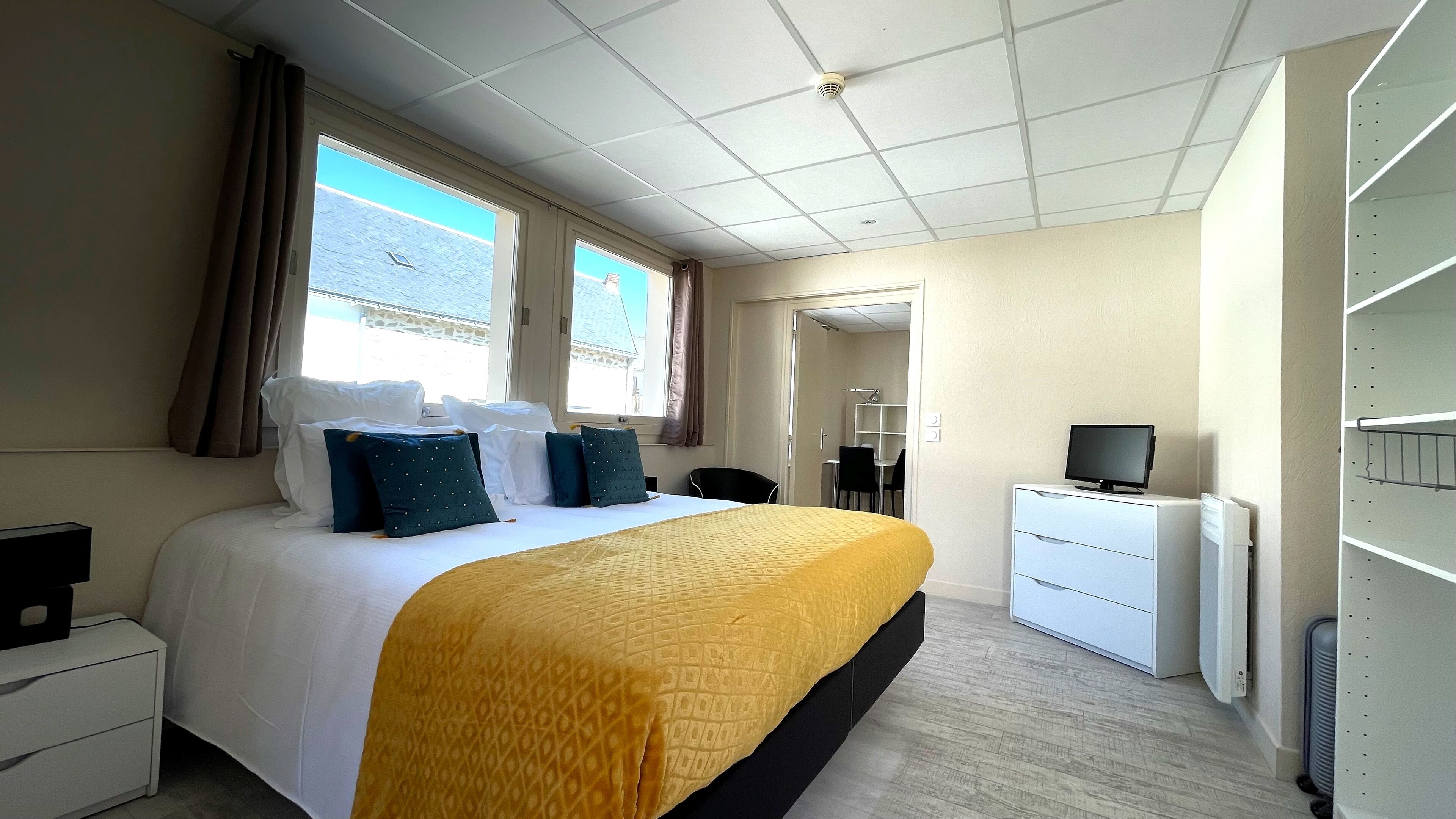 deluxe double room, accessible | 1 bedroom, premium bedding, select comfort beds, minibar
