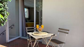 Chambre PMR Lit King-Size Supérieure avec Terrasse | Terraço/pátio