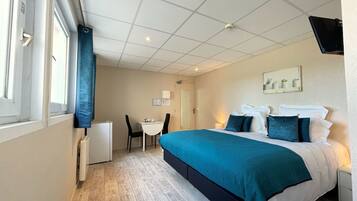 Classic Room | 1 bedroom, premium bedding, Select Comfort beds, minibar