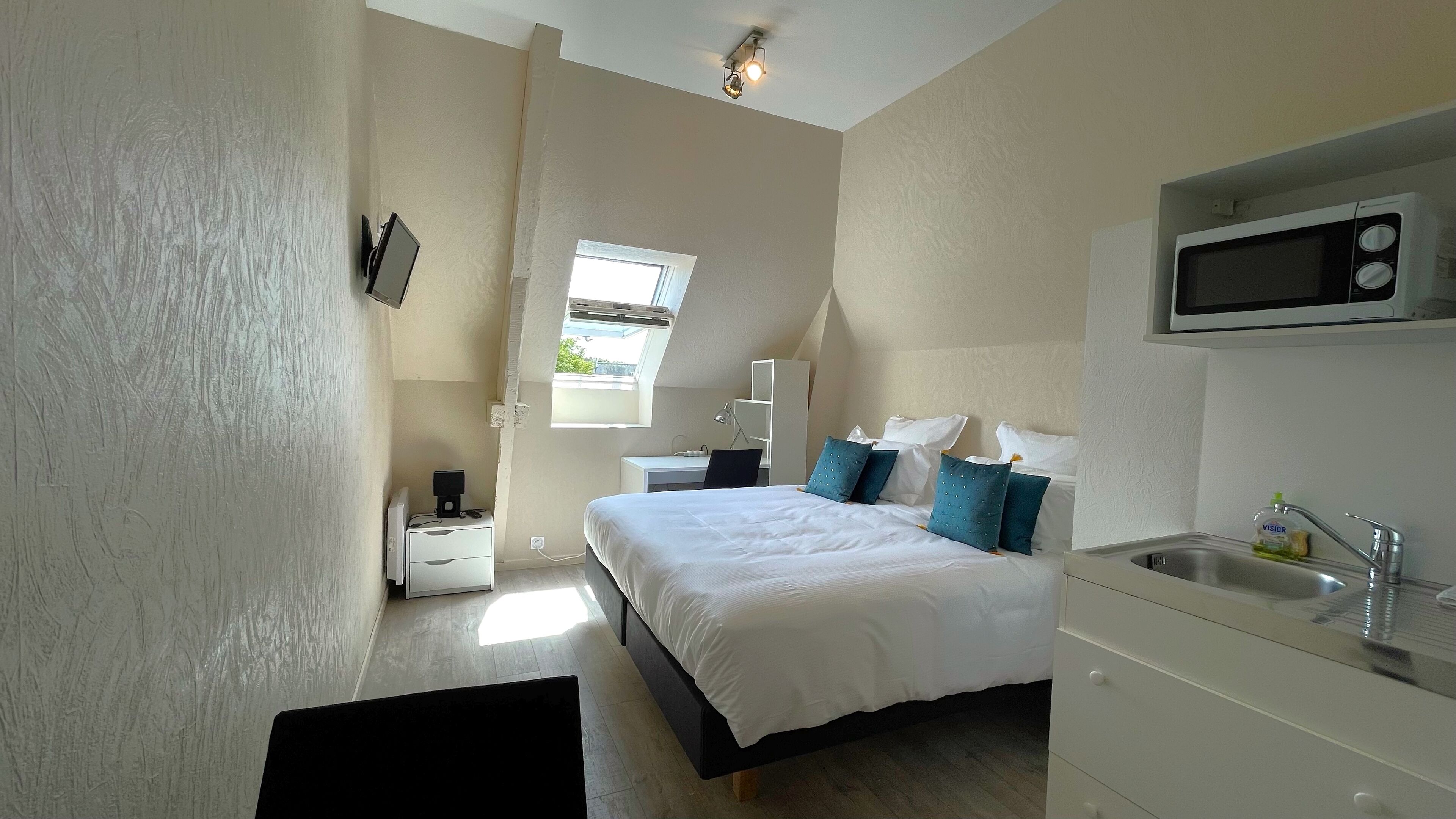 family room | 1 bedroom, premium bedding, select comfort beds, minibar