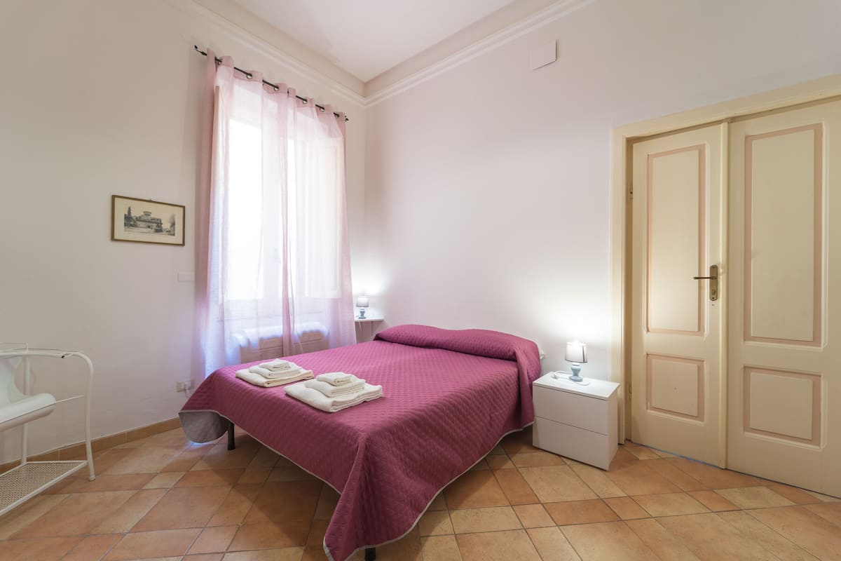 Classic Double Room, Private Bathroom, City View (Retro3) | Interior