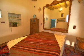 Standard Room, 1 Double Bed, Non Smoking, River View | Living room