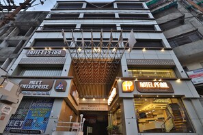 Courtyard - Hotel Pearl (Vadodara)