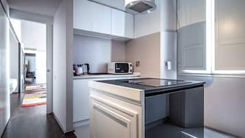 Apartment, 3 Bedrooms, City View | Private kitchen | Fridge, microwave, stovetop, dishwasher