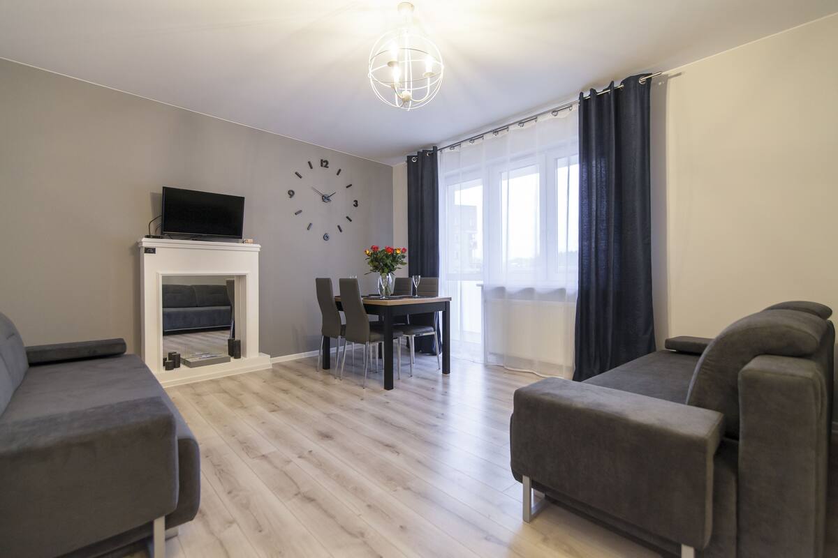 Luxury Apartment, Jetted Tub (2) | Free WiFi, bed sheets