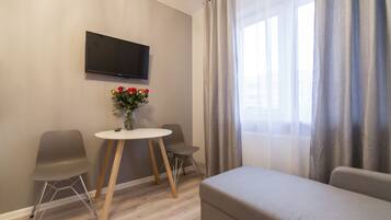 Deluxe Apartment (1) | Iron/ironing board, free WiFi, bed sheets