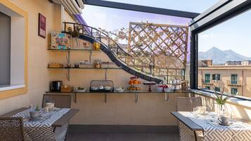 Termasuk sarapan bufet setiap hari