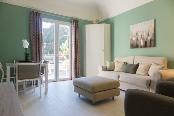 Luxury Studio Suite, Terrace, City View (Porta Felice B) | Living area