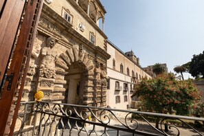 Superior-Doppelzimmer, 1 King-Bett, Balkon, Stadtblick (Porta Carini)