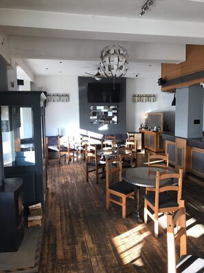 Free daily cooked-to-order breakfast  - Marlborough Hotel (Hull)