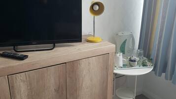 Basic Single Room, Shared Bathroom | Iron/ironing board, free WiFi, bed sheets