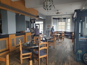 Bar (on property) - Marlborough Hotel (Hull)